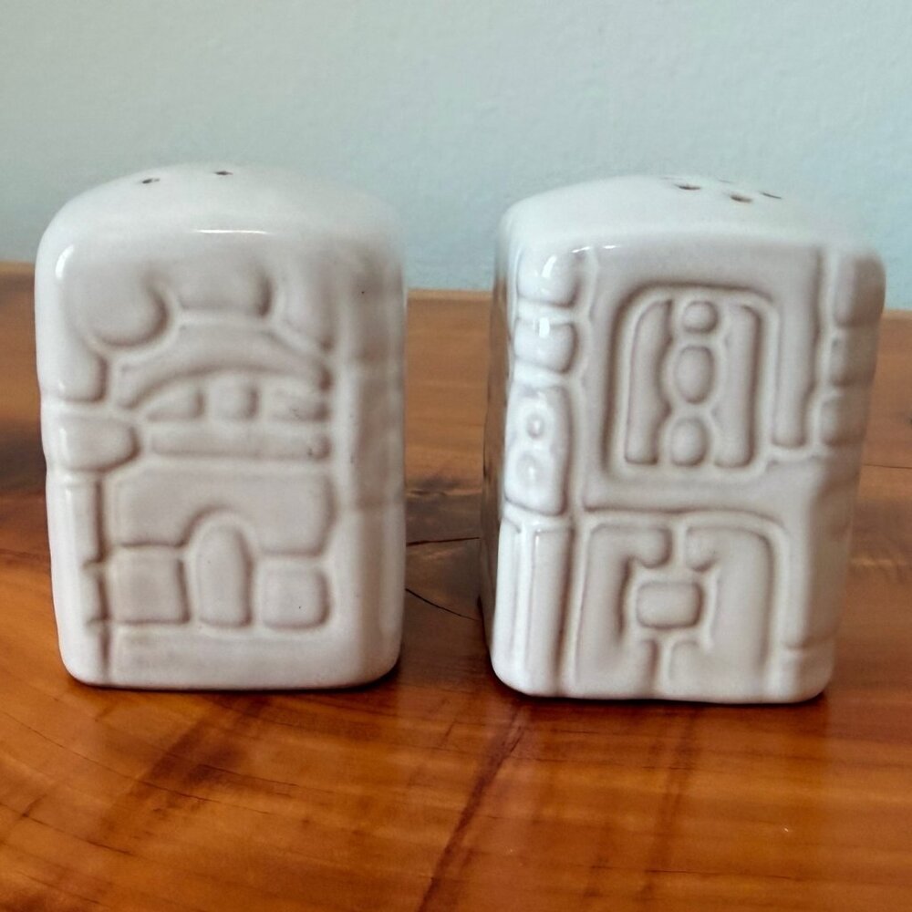 Frankoma Pottery, Set of 2 Aztec Salt & Pepper Shakers - Picture 1 of 6